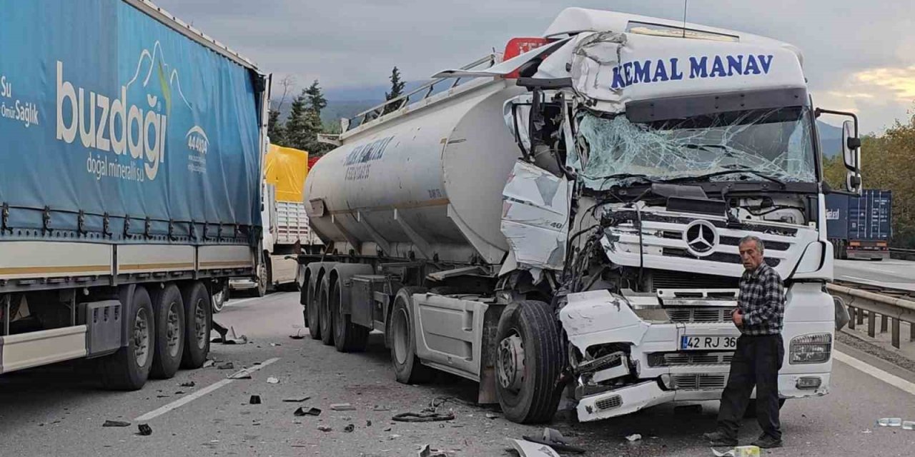 Hurdaya Dönen Tırdan Burnu Bile Kanamadan Çıktı