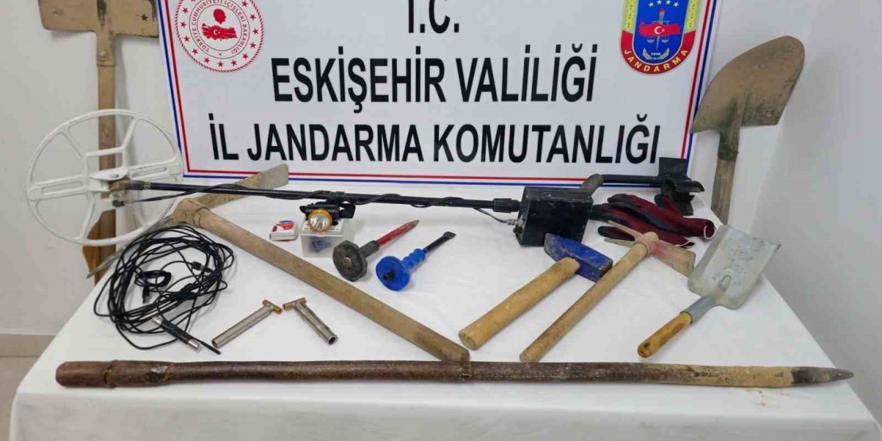 Jandarma Tarafından, Kaçak Kazı Yaparken Yakalanan 3 Şüpheli Tutuklandı