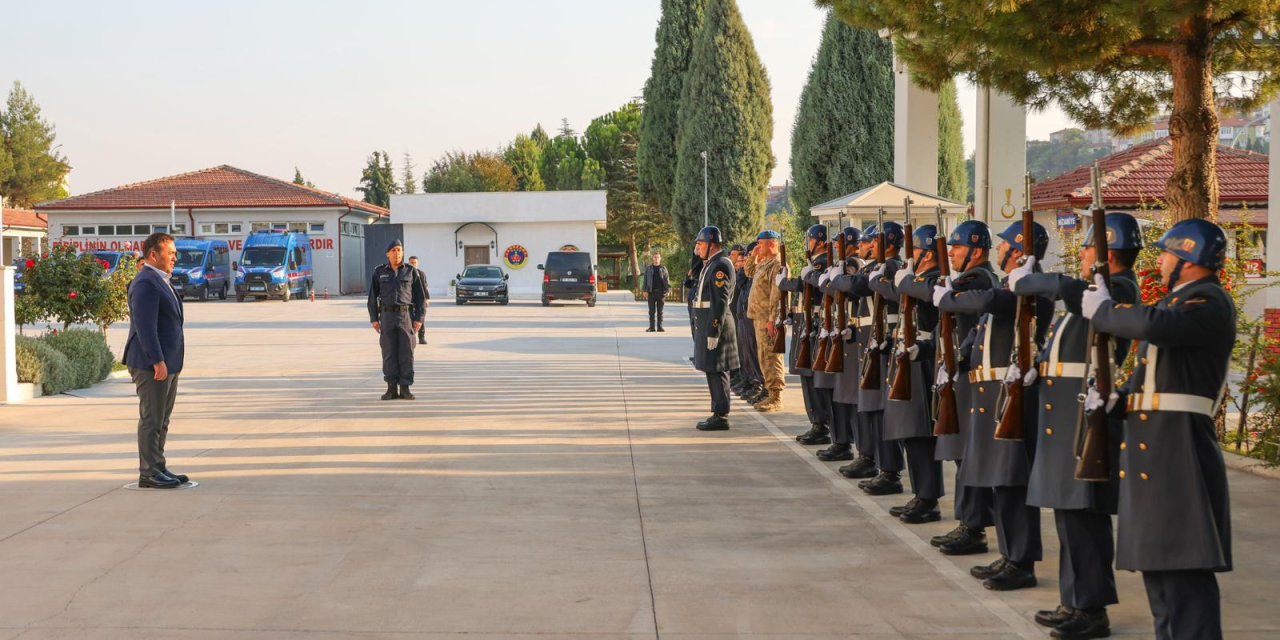 Vali Sözer'den İl Jandarma Komutanlığı'na ziyaret