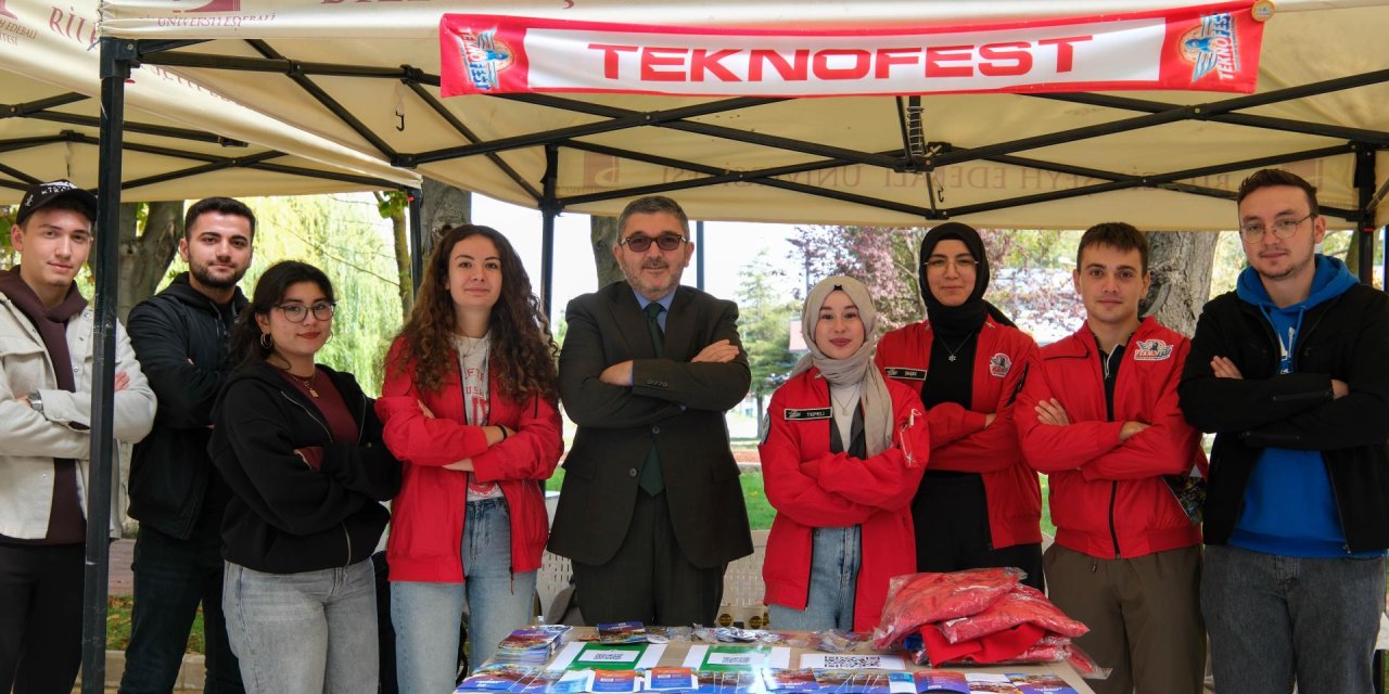 Rektör Kaplancıklı Standları Ziyaret Etti