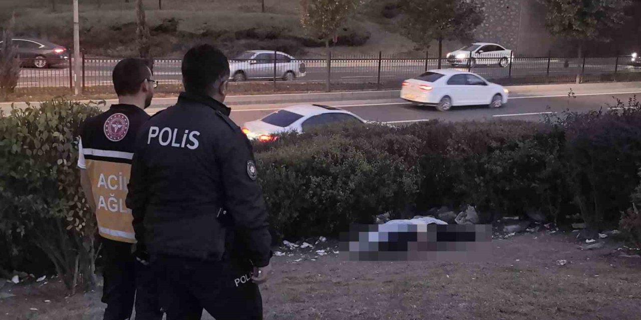 Köprülü Kavşakta Erkek Cesedi Bulundu