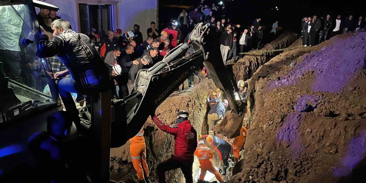 Kanalizasyon Çukuru Kazarken Göçük Altında Kalan 2 Kardeş Hayatını Kaybetti