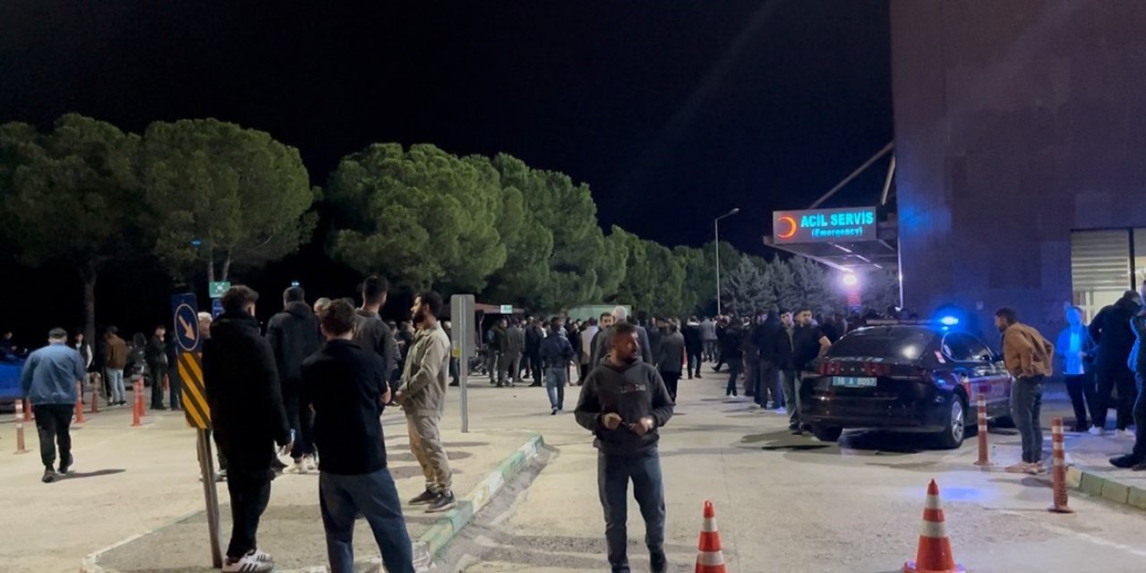 Göçük Altında Hayatını Kaybeden İki Kardeşin Yakınları Hastaneye Akın Etti