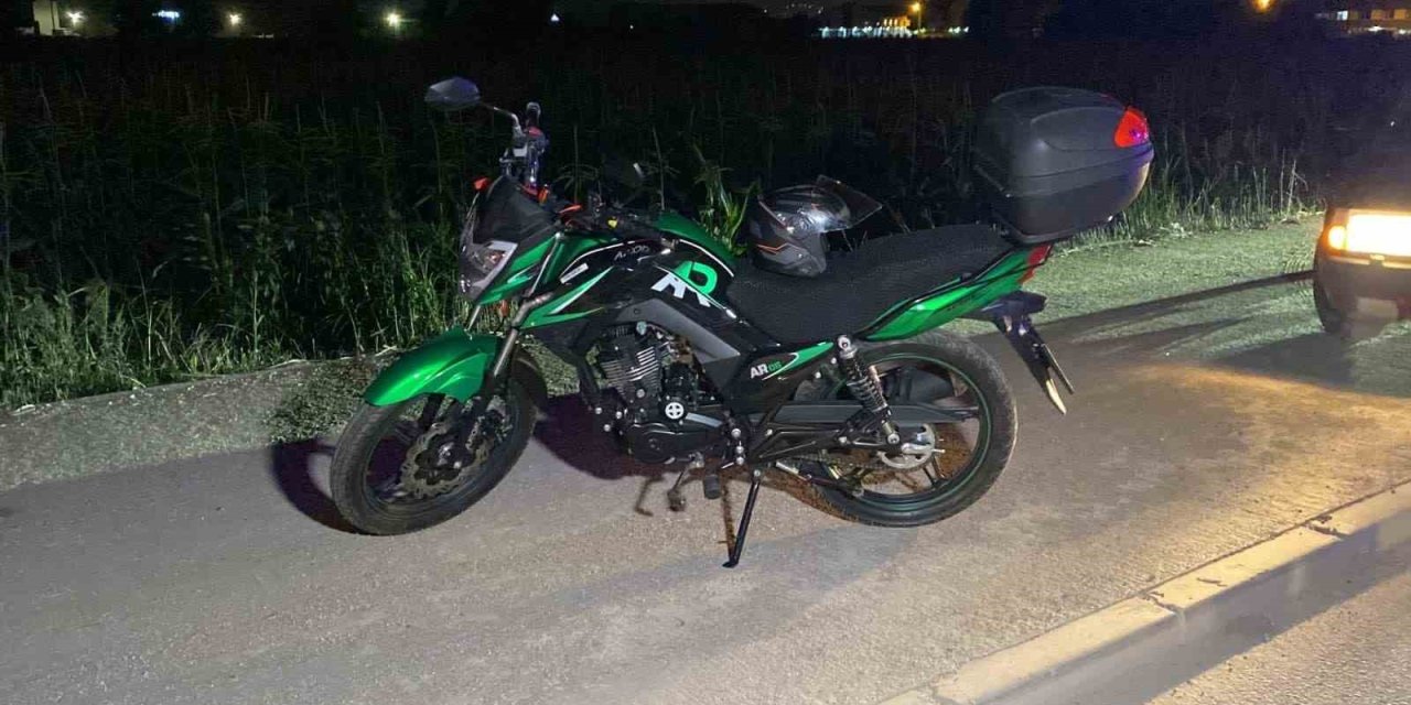 Kontrolden Çıkan Motosiklet Kaldırma Çarptı