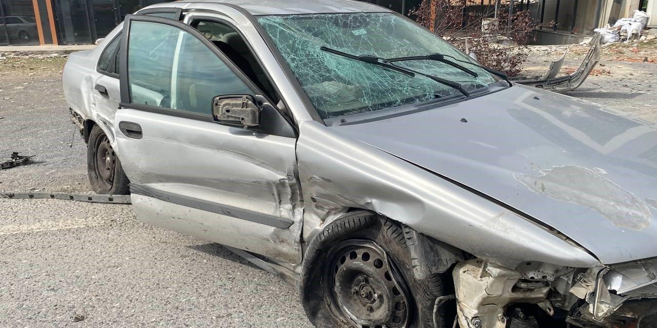 Hurdaya Dönen Otomobilde Yaralandı
