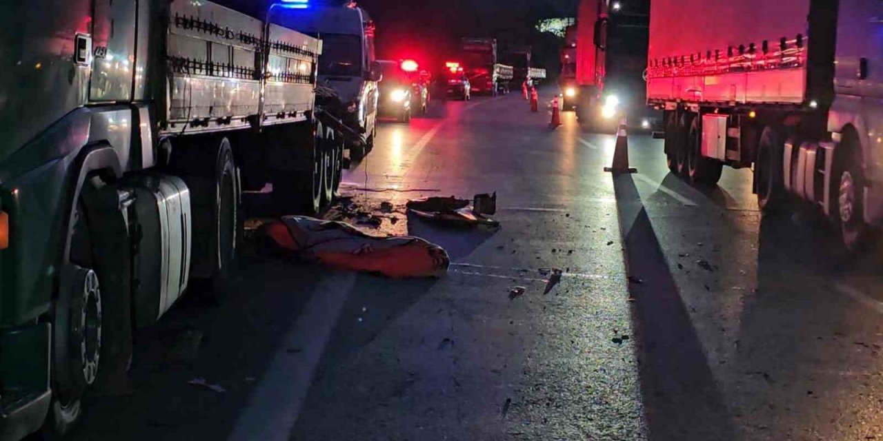 Feci Kaza: Genç Tır Şoförü Lastik Değiştirirken Başka Bir Tırın Altında Kaldı