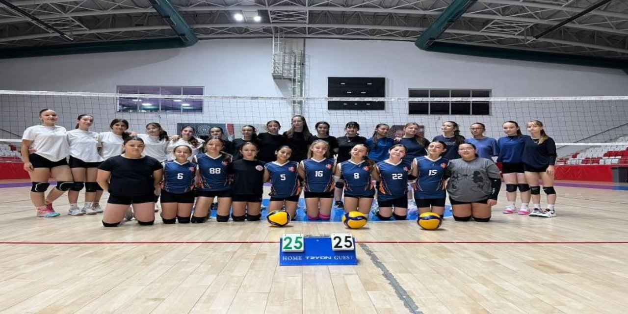 Gençler Voleybol Sahasında Buluştu