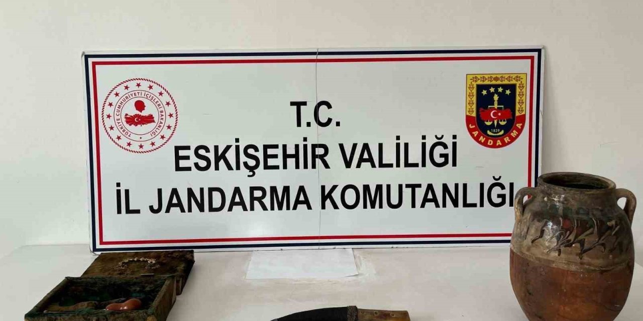 Tarihi Eser Satmaya Çalışan Şüpheli Jandarma Tarafından Yakalandı