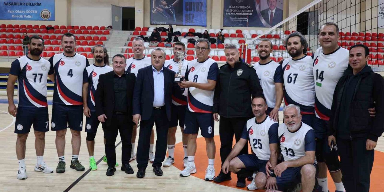 Bozüyük Voleybol Takımları Grup Finallerinde