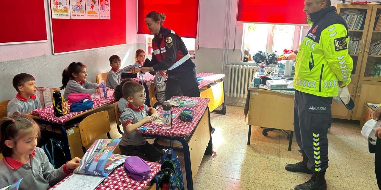 Jandarmadan "Güvenli Okul Güvenli Gelecek" Projesi Etkinlikleri