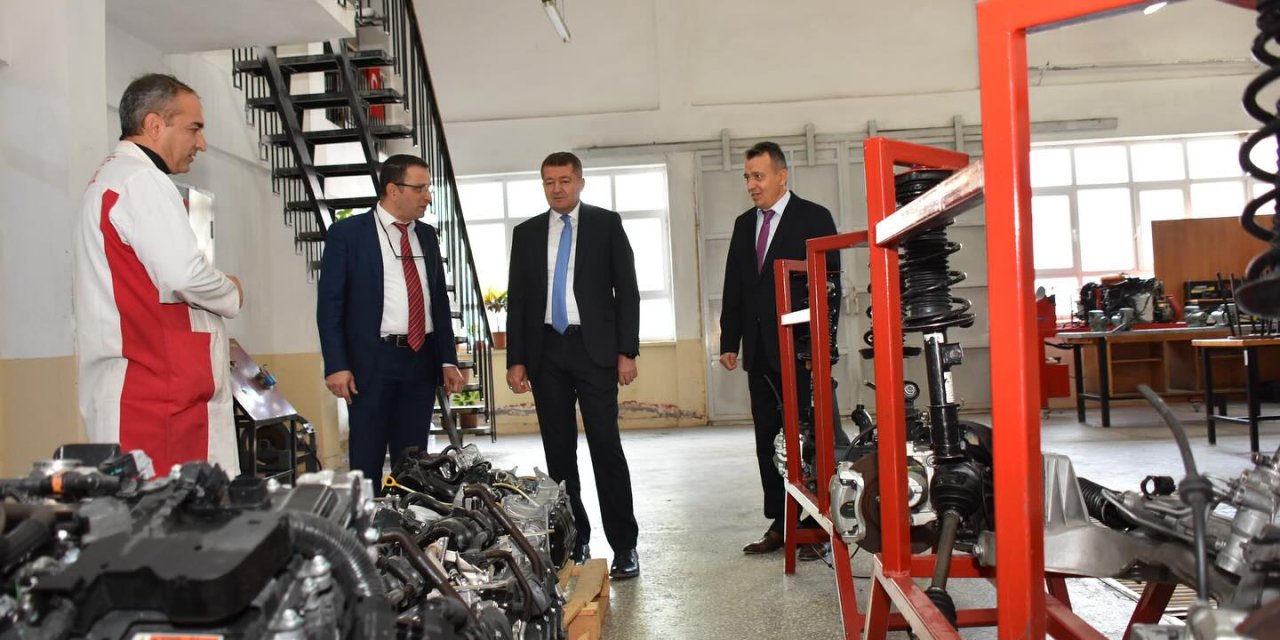 Müdür Şimşek Öğrencilerin Çalışmalarını İnceledi