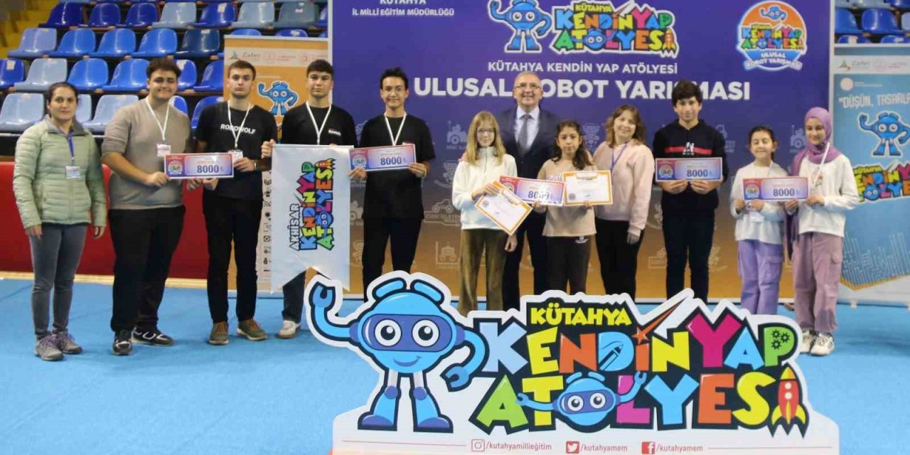 Ulusal Robot Yarışması’nda Dereceye Giren Öğrenciler Ödüllerini Aldı