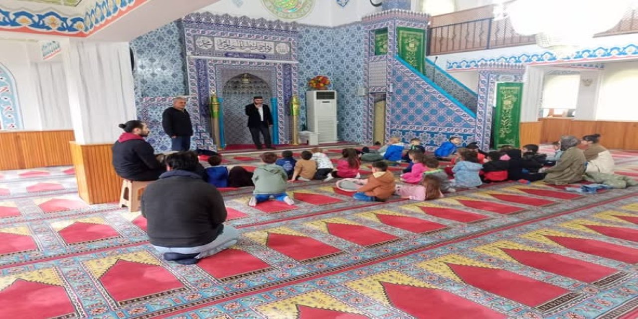 Anaokulu Öğrencilerinden Cami Ziyareti