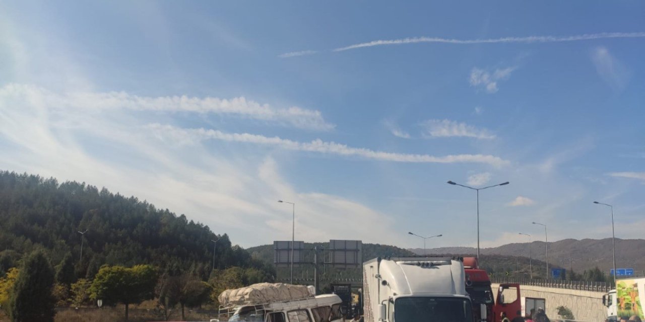 Zincirleme Kazada 3 Kişi Yaralandı