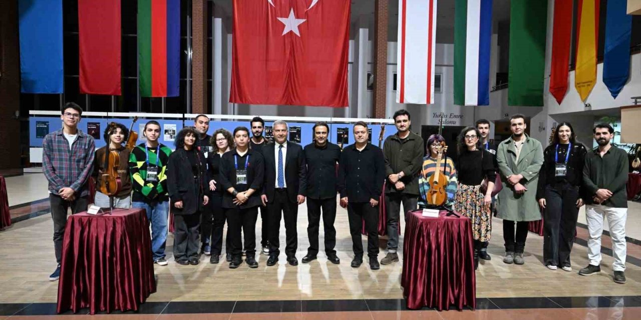 Çalgı Yapımı Ve Onarımı Bölümü Öğrencilerinin Sergisi Gezildi