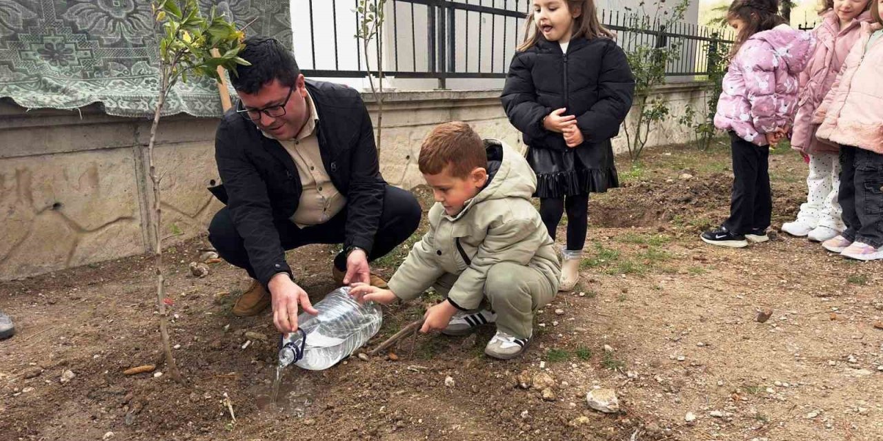 Nasıl Fidan Dikileceği Minik Öğrencilere Anlatıldı