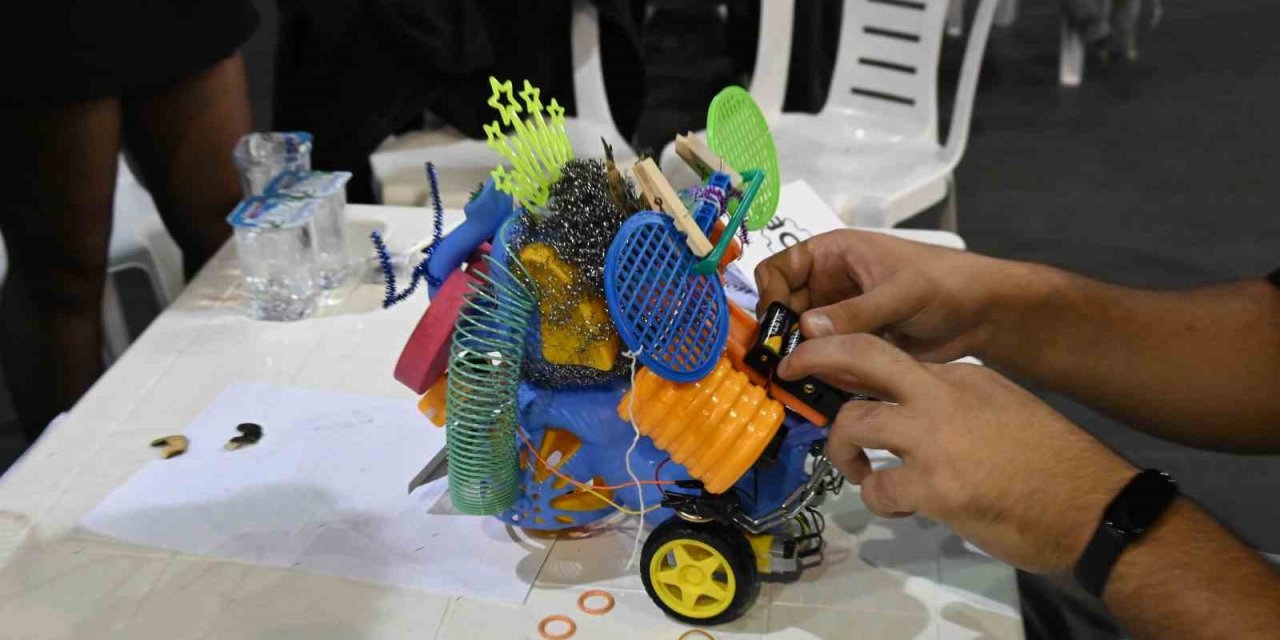 Türkiye’nin En Çirkin Robotları Sahneye Çıktı
