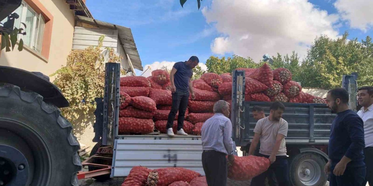 Çiftçiler Öşürünü Müftülüğe Teslim Etti