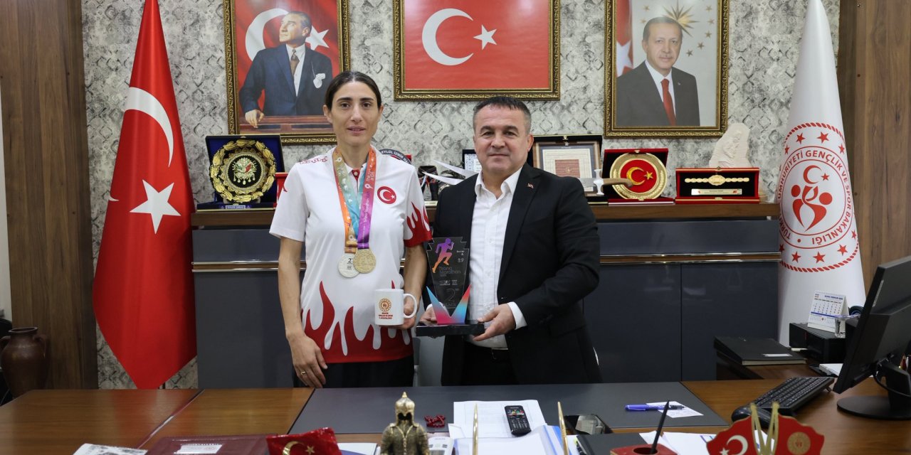 Müdür Demir Başarılı Sporcuyu Tebrik Etti