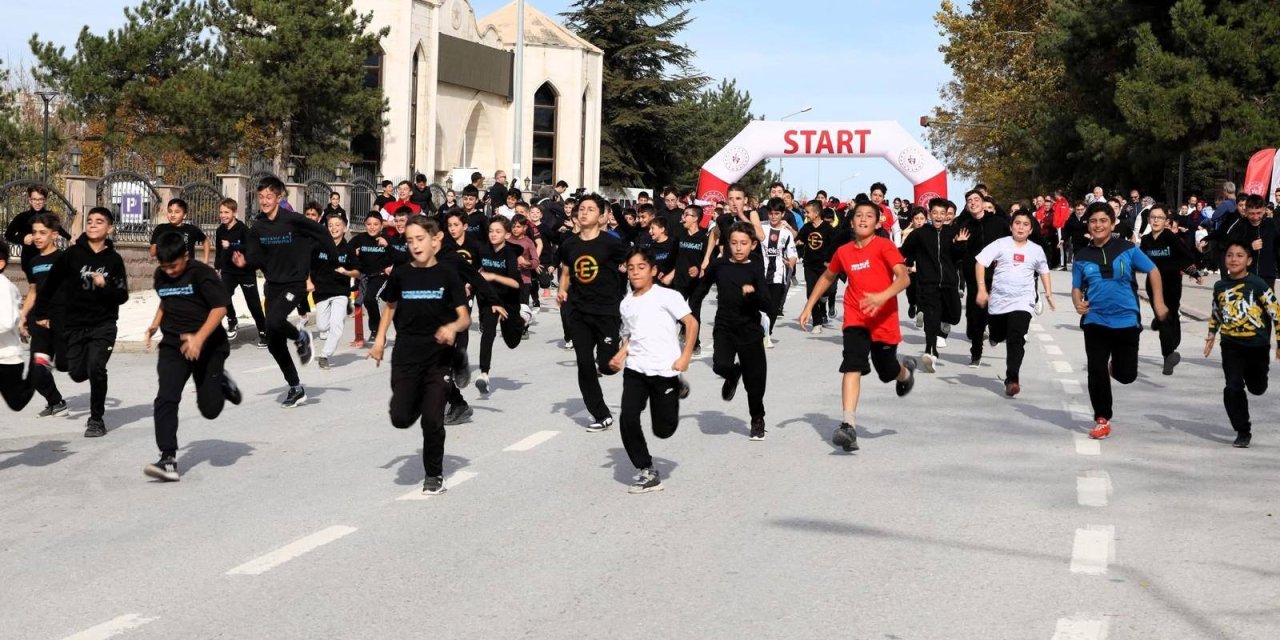 Söğüt'te Cumhuriyet Halk Koşusu Yapıldı