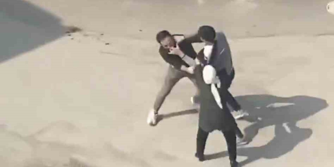 Yol Kavgasında Sopalar, Yumruklar, Terlikler Havada Uçuştu