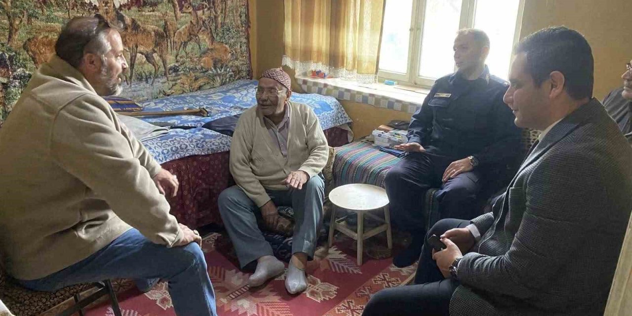 Cumhuriyetle Aynı Yaşı Paylaşan Vatandaşlara Osmaneli'nde Vefa Buluşması