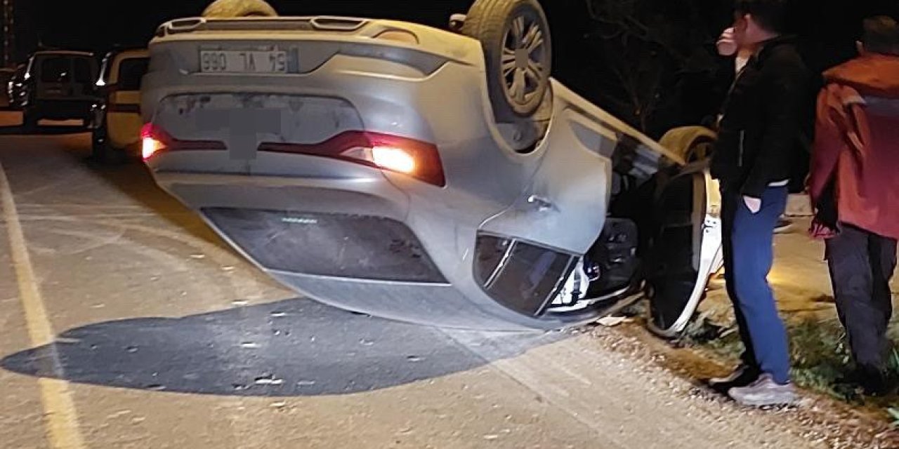 Yola Dökülen Kuma Çarpan Otomobil Takla Attı