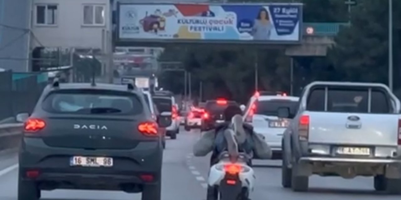 Trafikte Yatarak Motosiklet Sürdü!