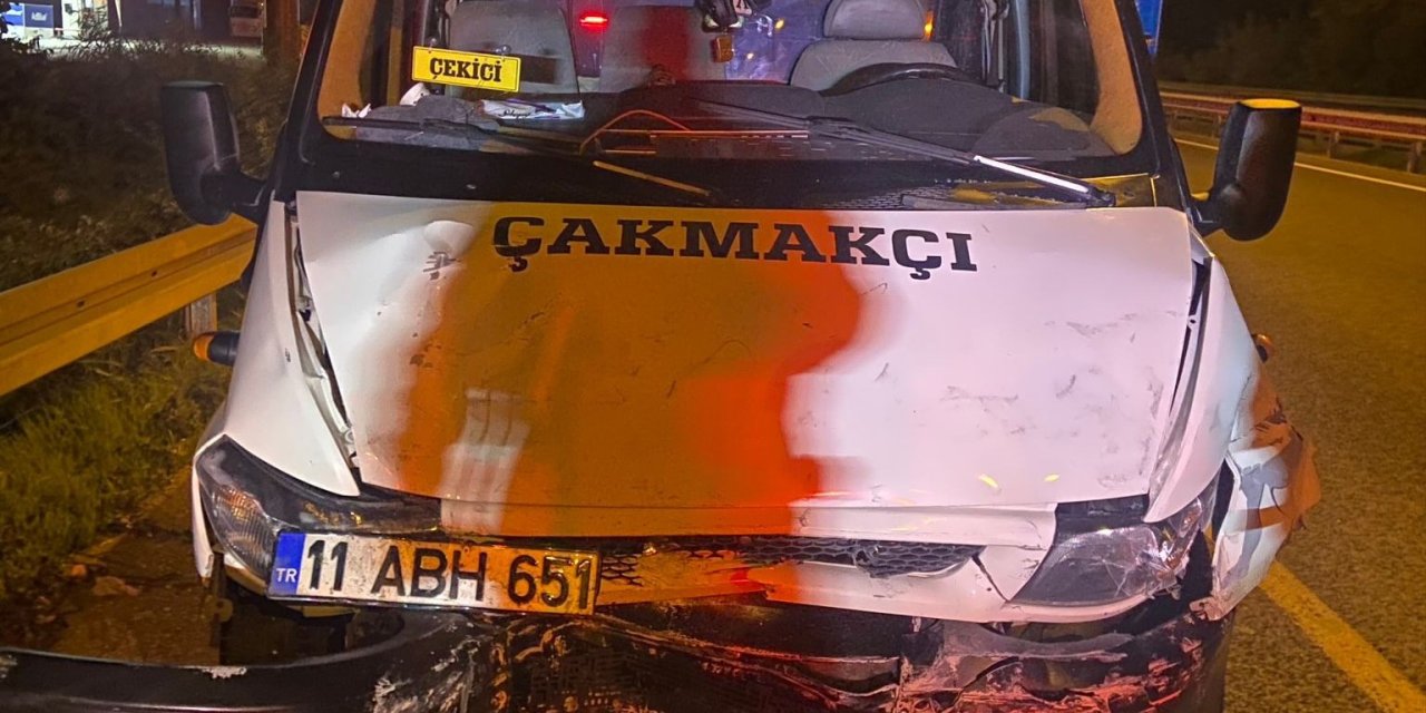 Kamyonet Hafif Ticari Araca Çarptı: 1 Ölü, 4 Yaralı
