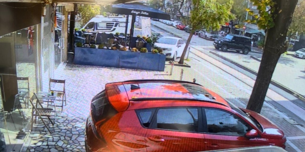 Cipe Çarpmamak İçin Manevra Yaptı, Tatlıcı Dükkanına Böyle Girdi