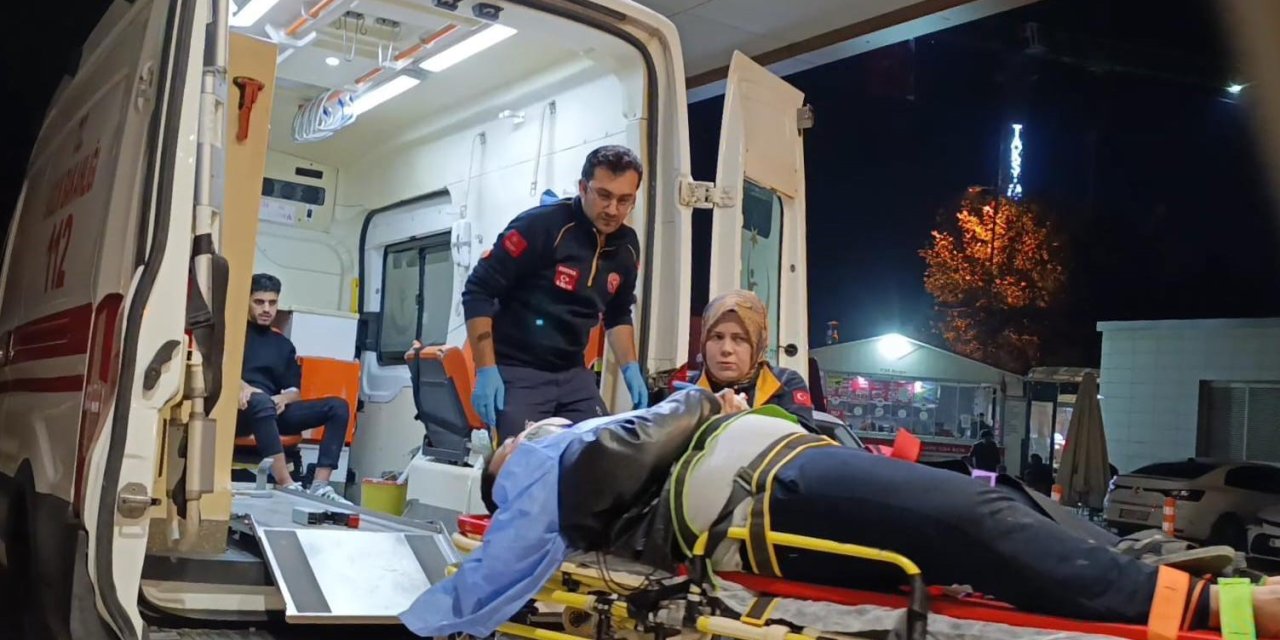 Kontrolden Çıkan Otomobil Ağaca Çarptı