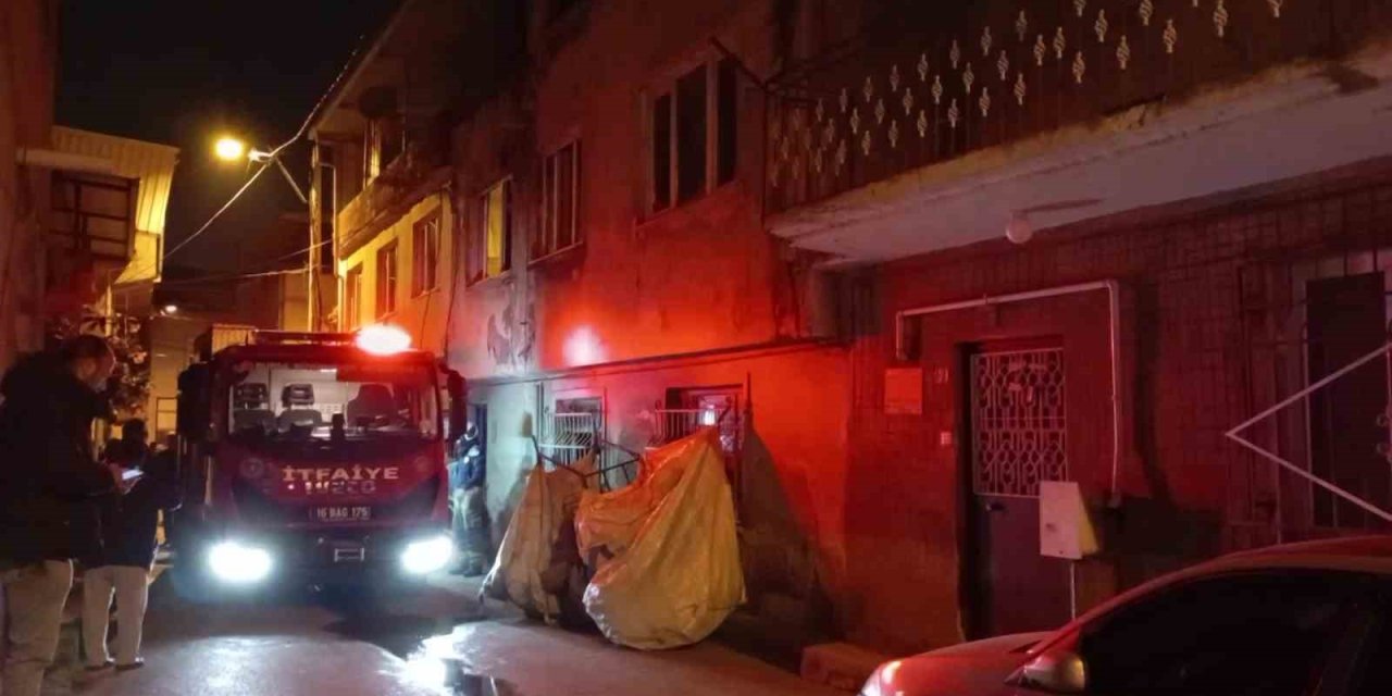 Tek Başına Yaşayan Şahıs Evini Yakarak İntihar Etmeye Kalkıştı