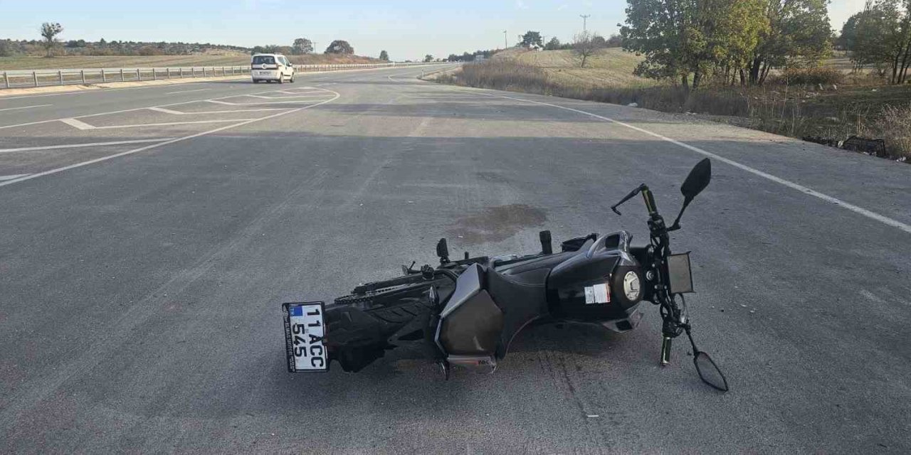 Seyir Halindeki Motosiklet Önüne Çıkan Köpeğe Çarptı