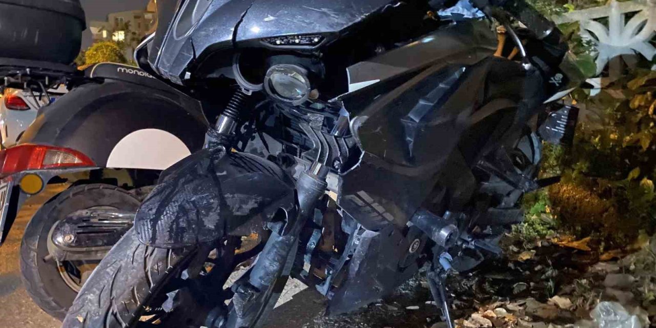 Motosiklet İle Otomobil Çarpıştı: 2 Genç Yaralandı