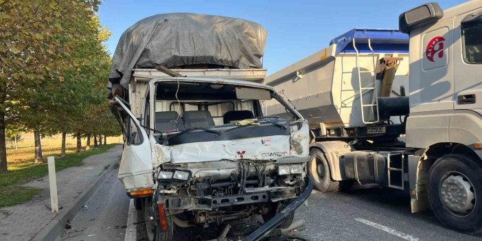 Kamyona arkadan çarptı!