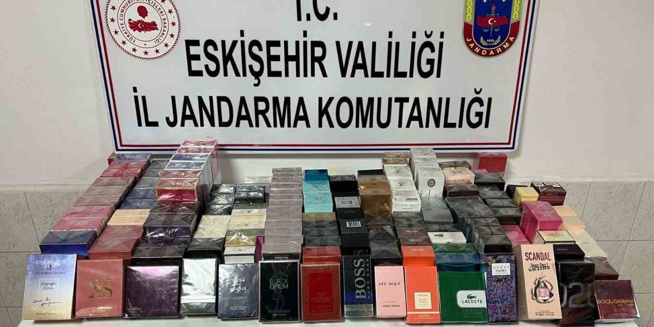 Piyasa Değeri 450 Bin TL Olan 150 Adet Faturasız Parfüm Ele Geçirildi