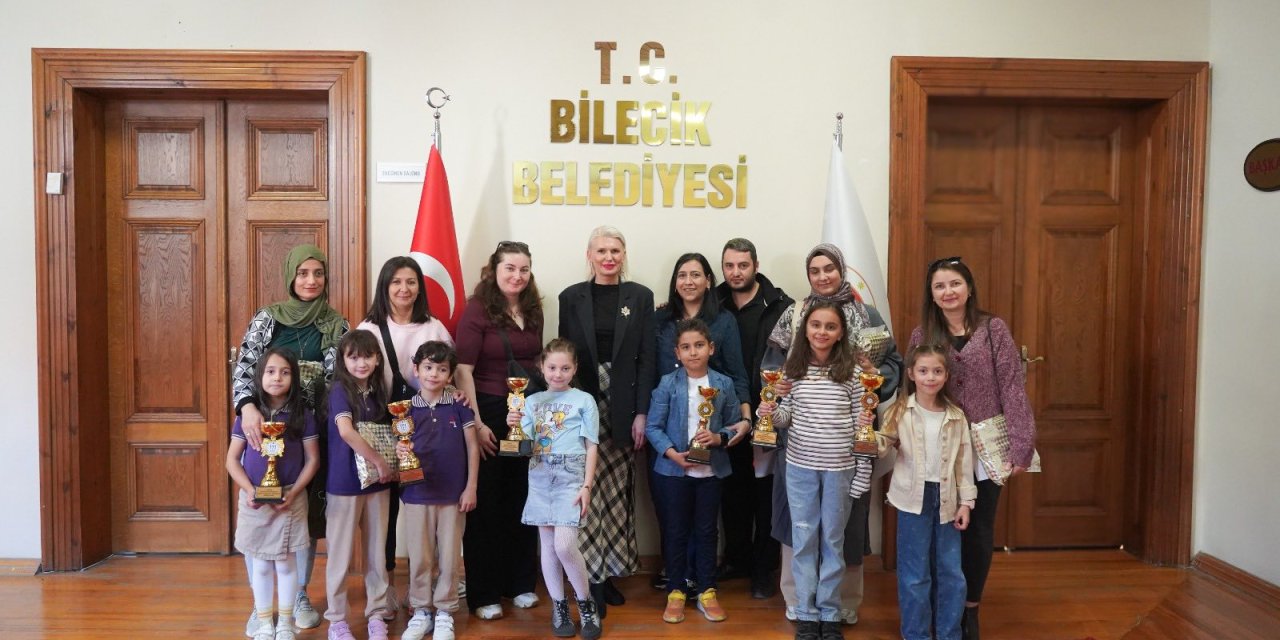 Başkan Subaşı, dereceye girenlere ödüllerini verdi