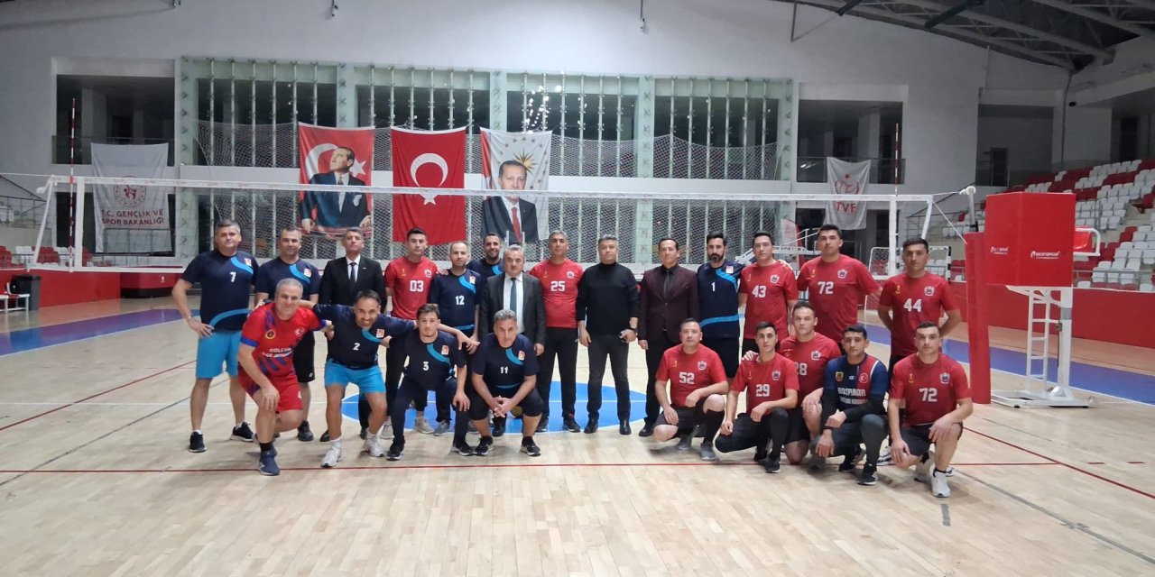 Bozüyük'te Kaymakamlık Kurumlar Arası Voleybol Turnuvası