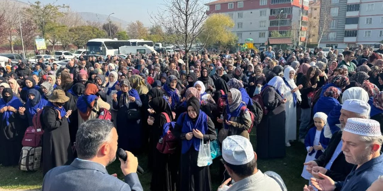 Bozüyük'te Umreciler Dualarla Uğurlandı