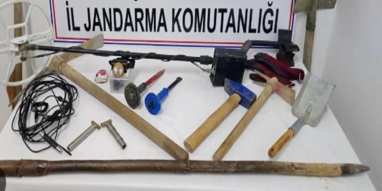 Kaçak Kazı Yapan 4 Şüpheli Suçüstü Yakalandı