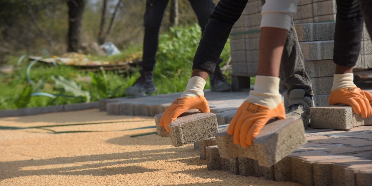 Cadde ve Sokaklarda Parke Çalışması Yapıldı