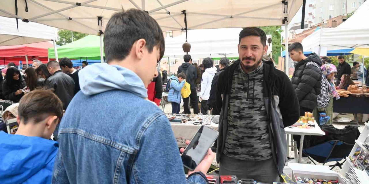 Her Yaştan İnsan Bu Minyatür Arabaların ’hastası’ Oluyor