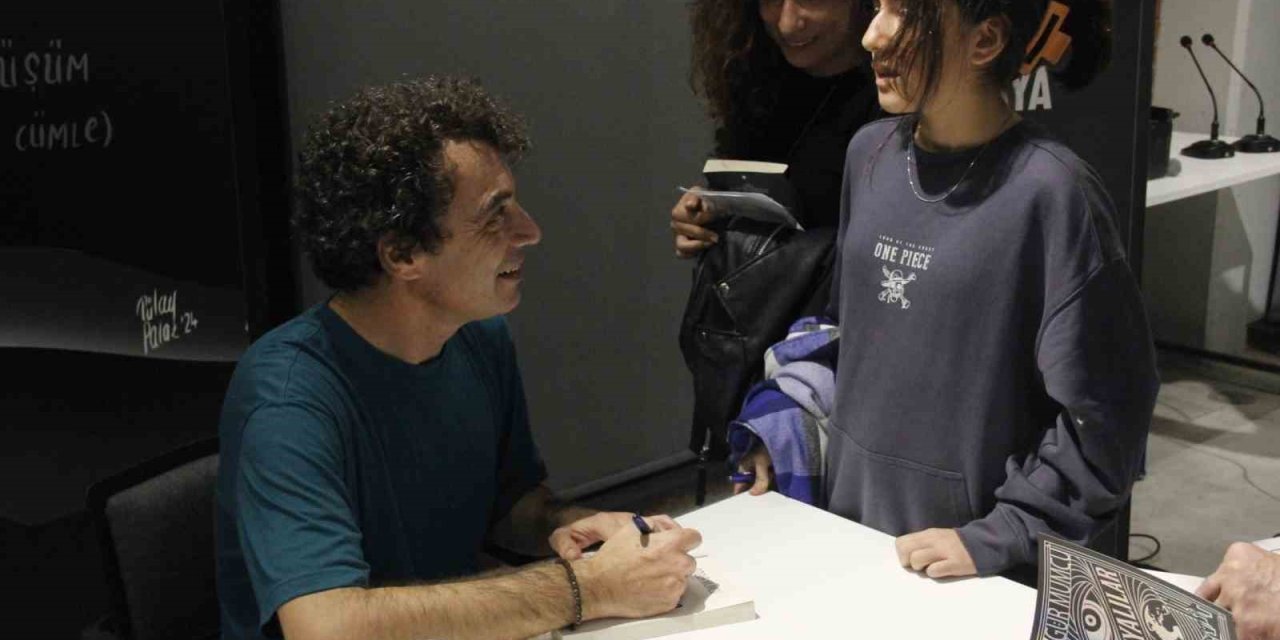 Özgür Mumcu Okurlarıyla Buluştu