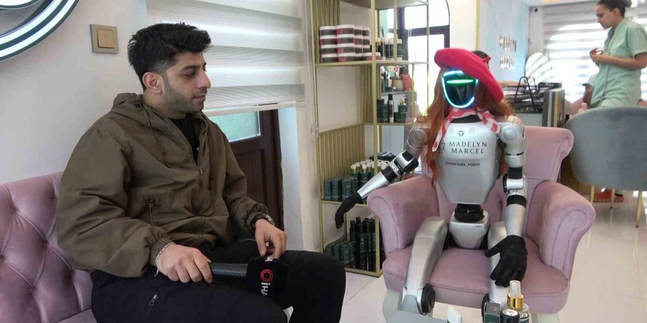 Güzellik Merkezine Robot İşçi Mesaiye Başladı