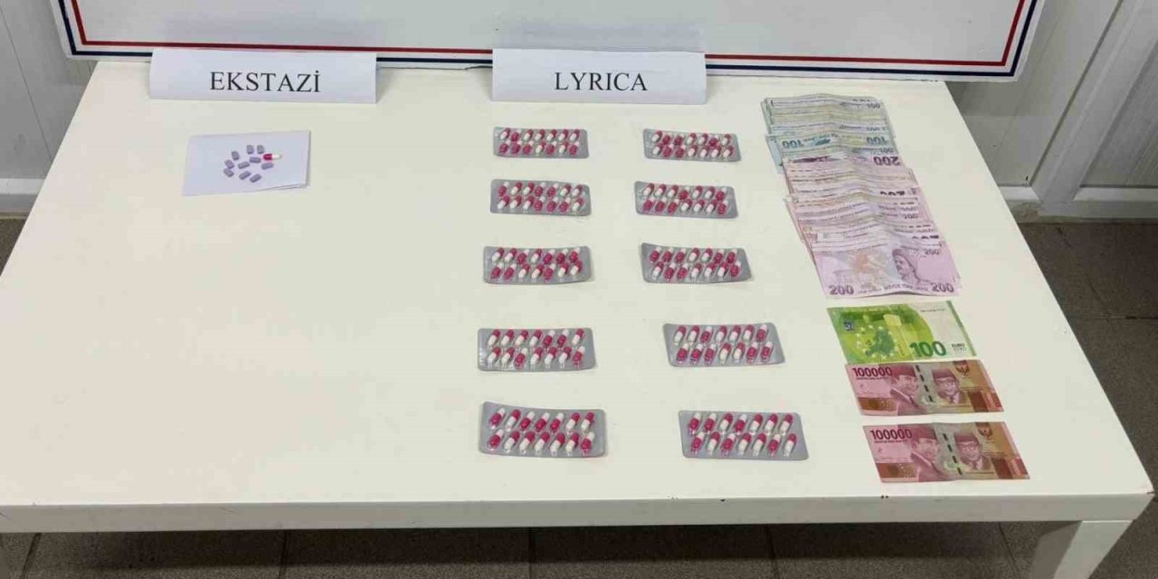 Pazarda Uyuşturucu Satarken Yakalandı