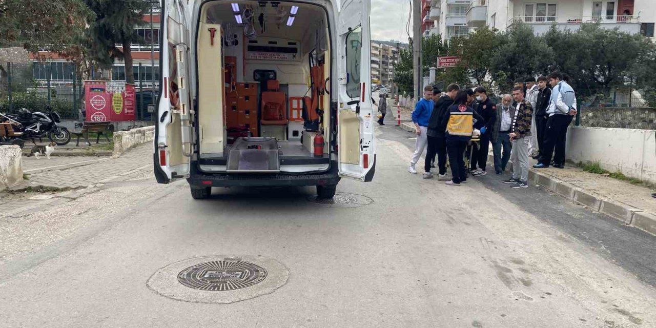 Dengesini Kaybedip Yola Düşen Adama Kamyon Çarptı