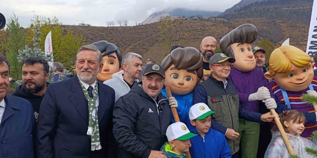 Yanan Ormanlar Milli Ağaçlandırma Günü’nde Yeniden Yeşeriyor