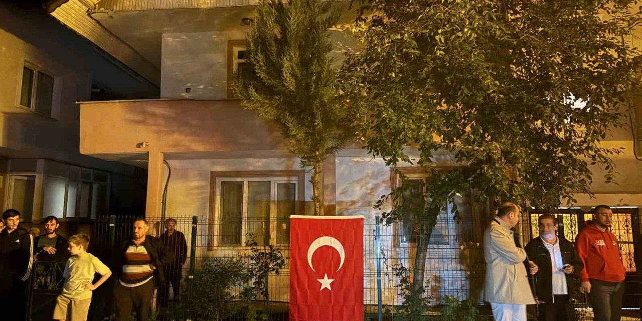 Şehidin Baba Ocağına Türk Bayrağı Asıldı