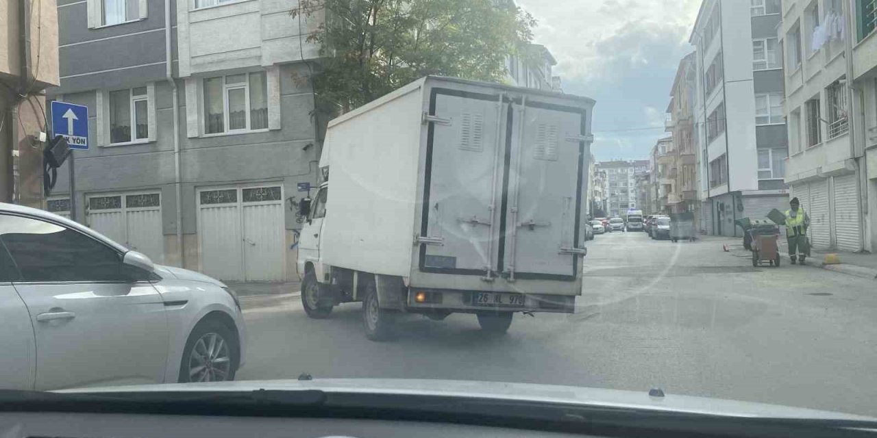 Devrilecekmiş Gibi Gözüken Kamyon Tedirginlik Oluşturdu