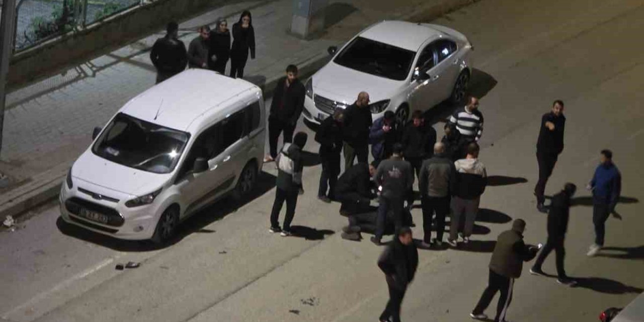 Motosiklet Sürücüsü 3 Araca Çarpıp Yaralandı